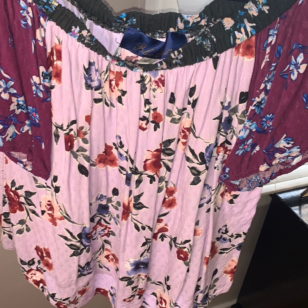 Floral top - Picture 2 of 3